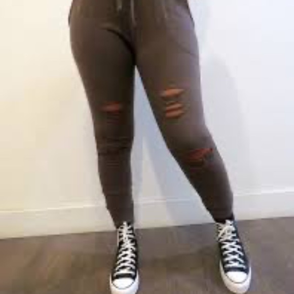 POL Pants - POL DISTRESSED JOGGERS SIZE SMALL BROWN